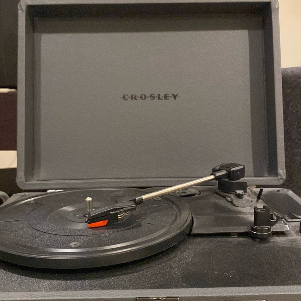 Crosley cruiser Bluetooth / record player with stand and assorted records